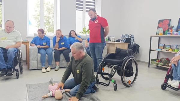 Man giving CPR in Ukraine
